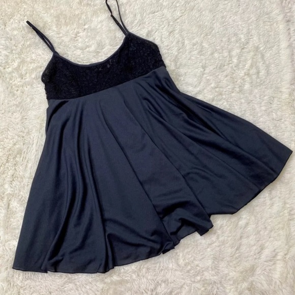 Vintage Gold Label Victoria's Secret 90s Black Nightie Chemise Size Small - Picture 2 of 8